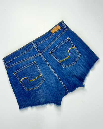 Y2K Levi's Signature High Rise Blue Distressed Short Denim Shorts - UK 18