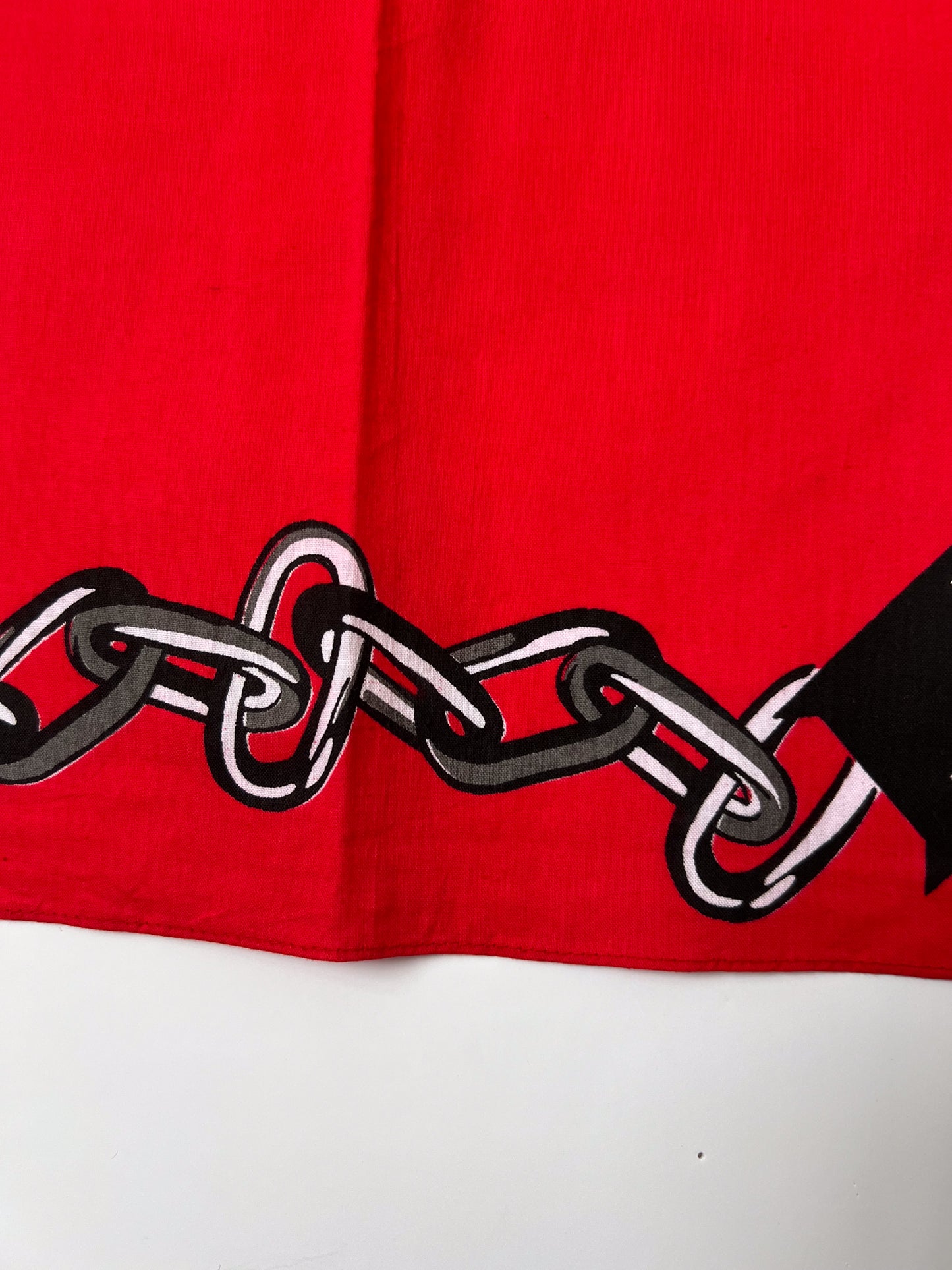 Red & Black 'Cult' Slogan & Chain Bandana
