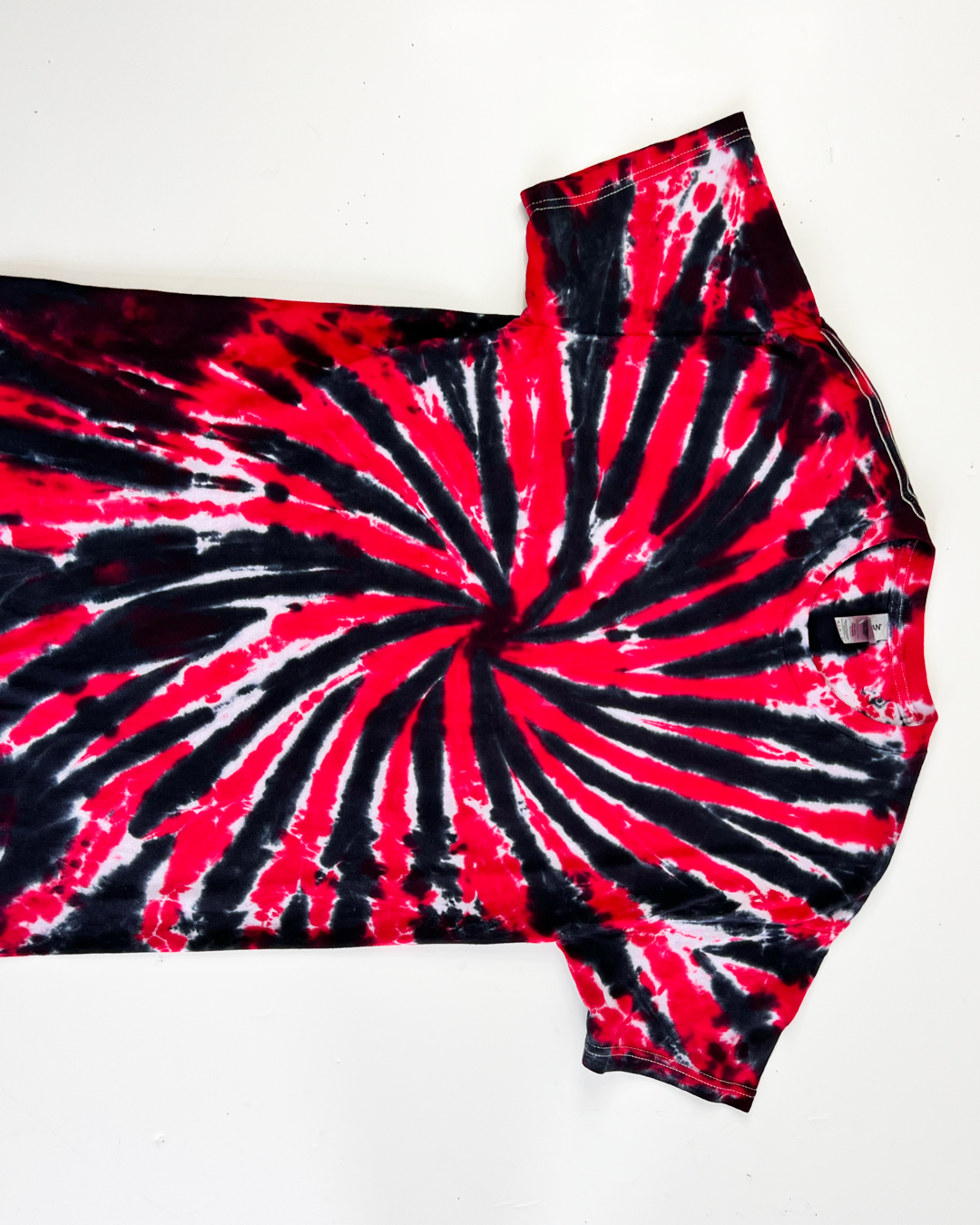 Red & Black Tie-Dye T-Shirt - Medium