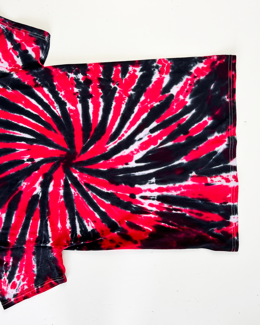 Red & Black Tie-Dye T-Shirt - Medium