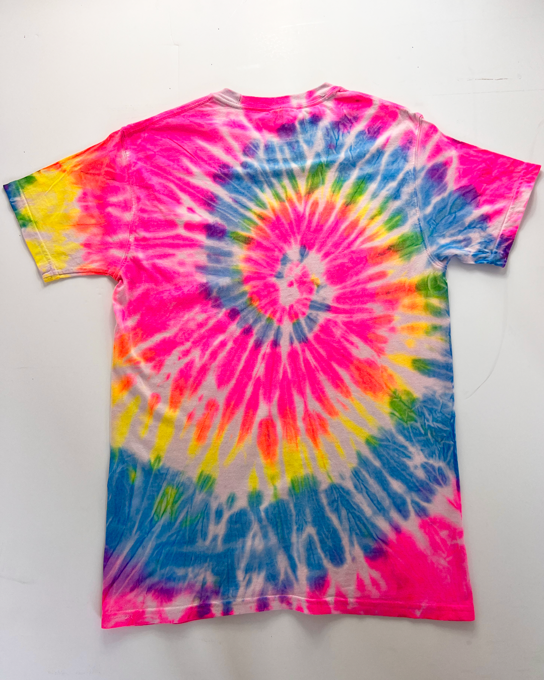 Be Kind Slogan Neon Tie-Dye T-Shirt - Medium